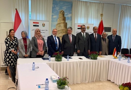 Iraqi Delegates and IEA Directors at Signing Ceremony in Den Haag