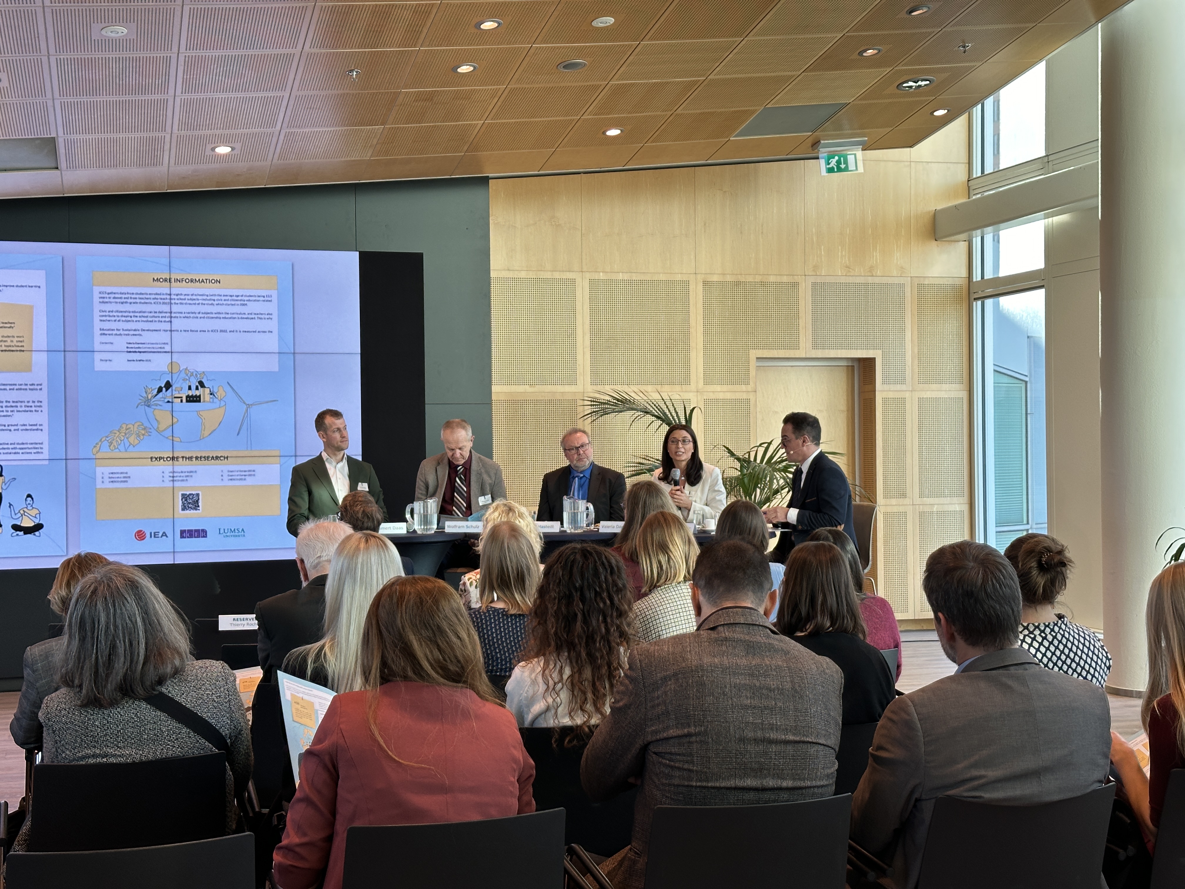 Dr. Remmert Daas, Dr. Wolfram Schulz, Dr. Dirk Hastedt, Dr. Valeria Damiani and Dr. Thierry Rocher speaking during the panel 